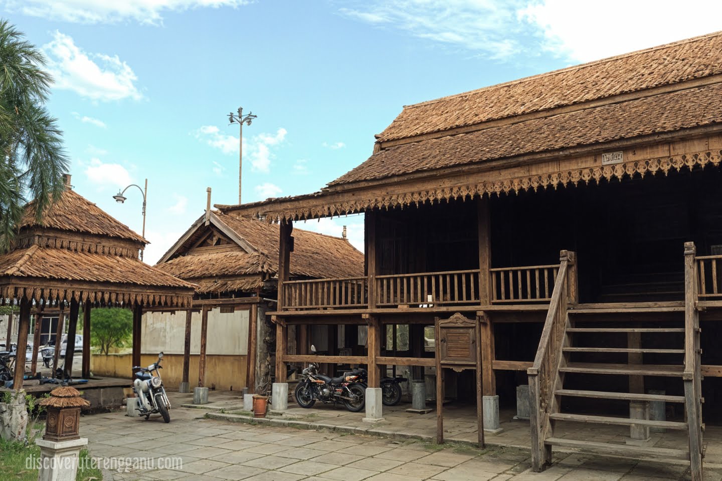Desa Ukiran Kayu (DUK)
