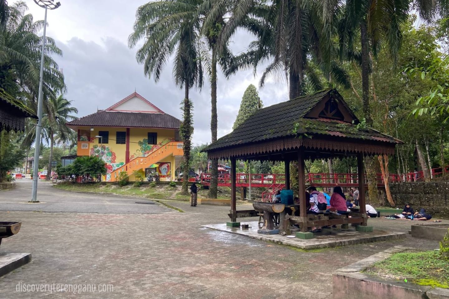 Kolam Air Panas La (La Hot Spring)