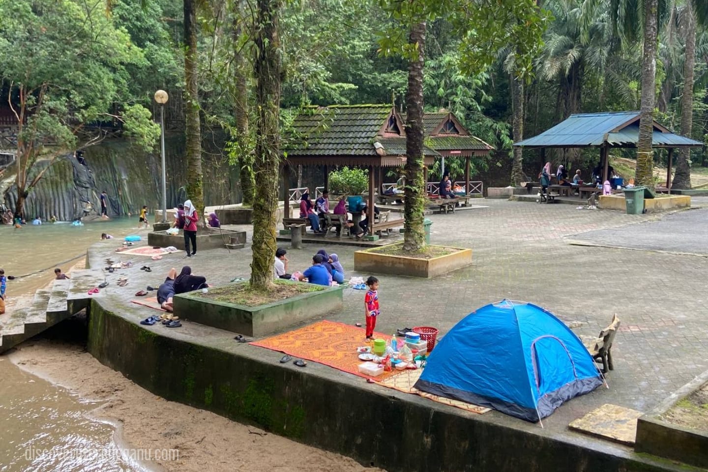 Kolam Air Panas La (La Hot Spring)