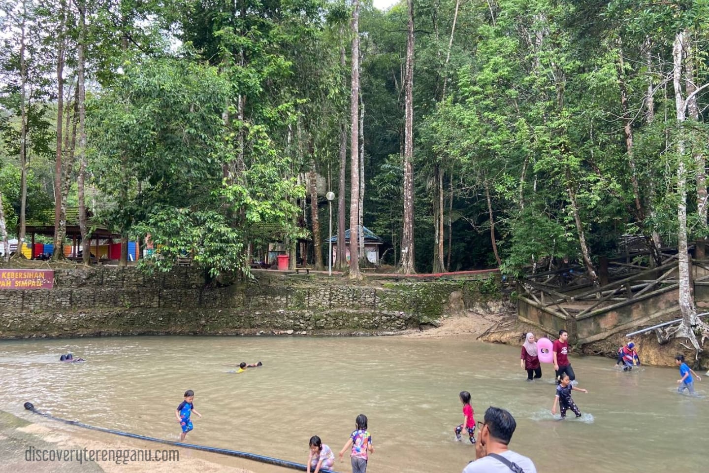 Kolam Air Panas La (La Hot Spring)