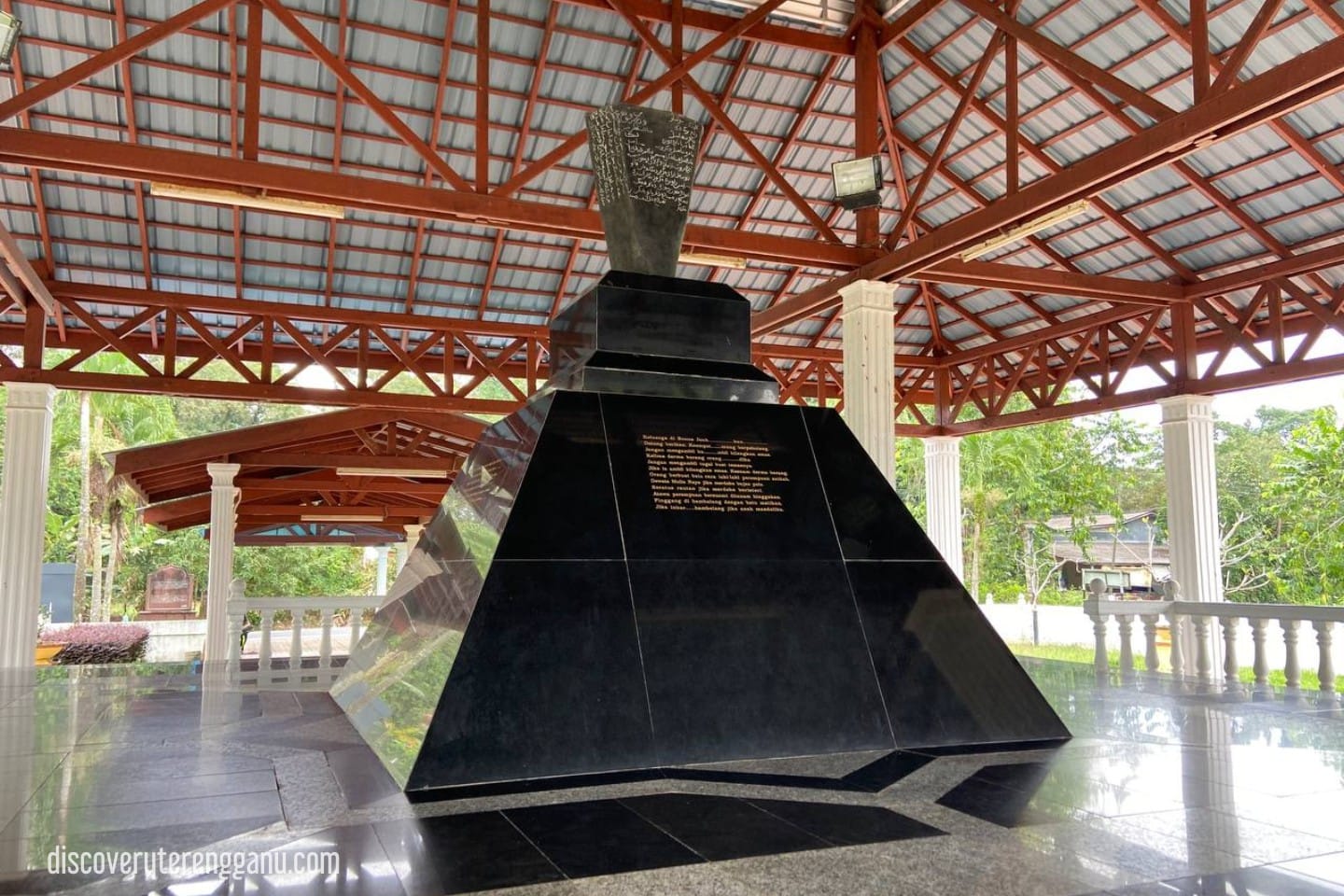 Memorial Batu Bersurat