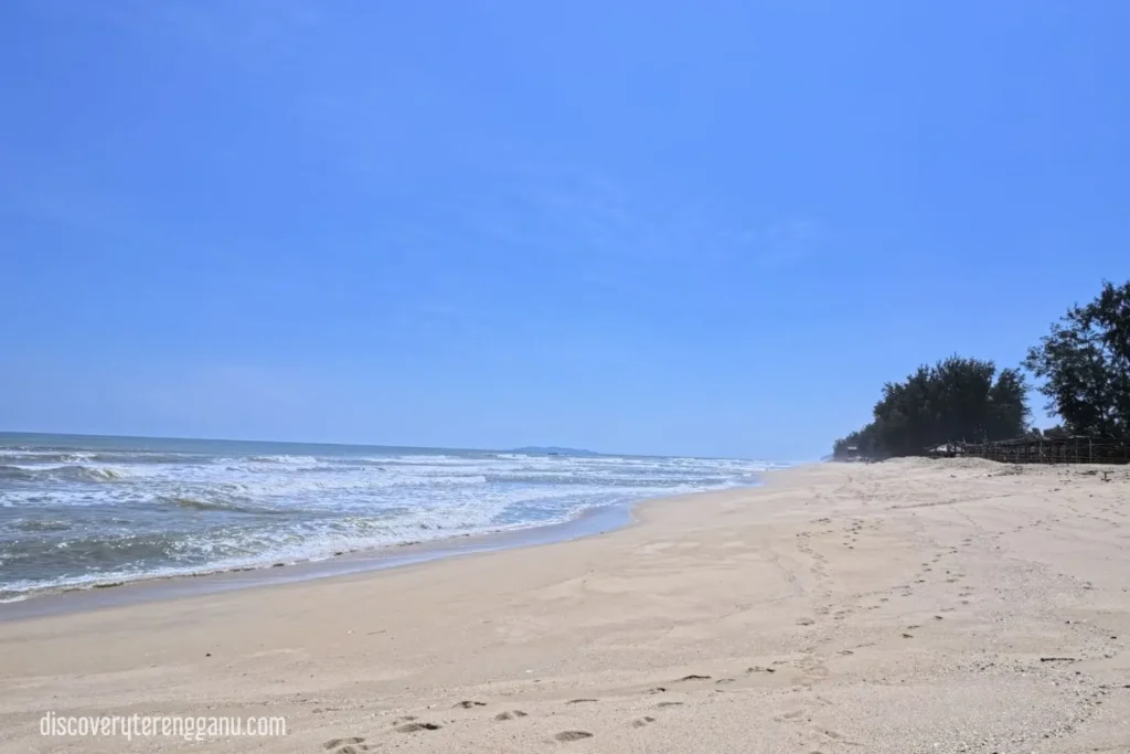 Pemandangan Pantai Batu Buruk, Kuala Terengganu