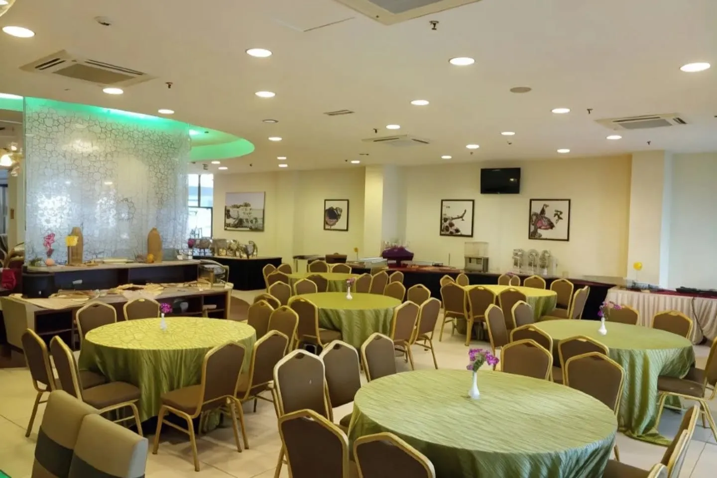 The Grand Puteri Hotel
