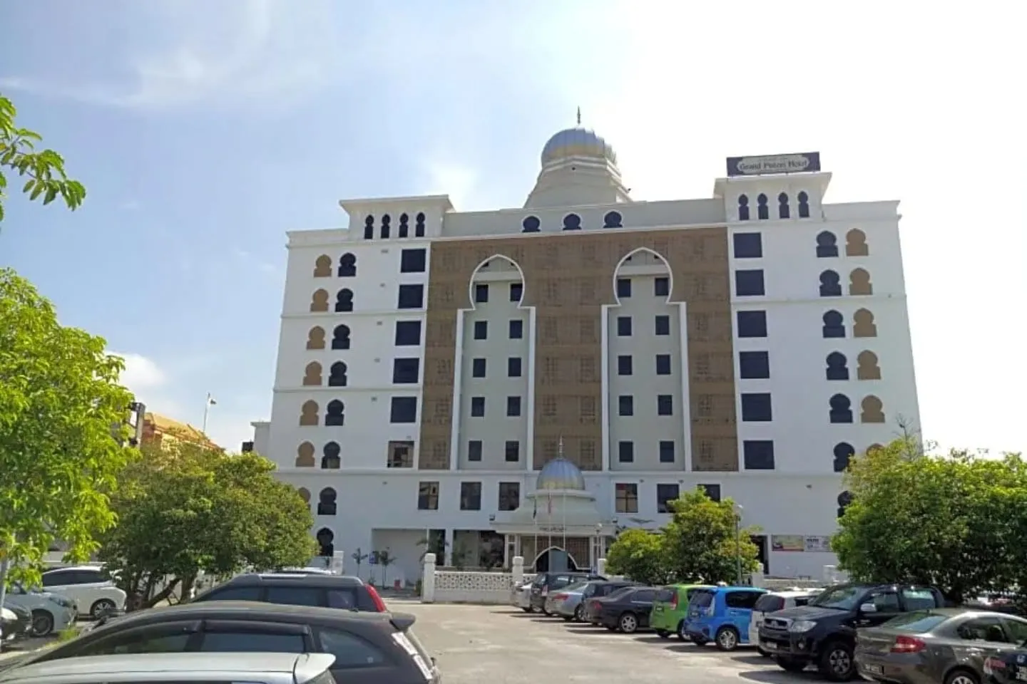 The Grand Puteri Hotel