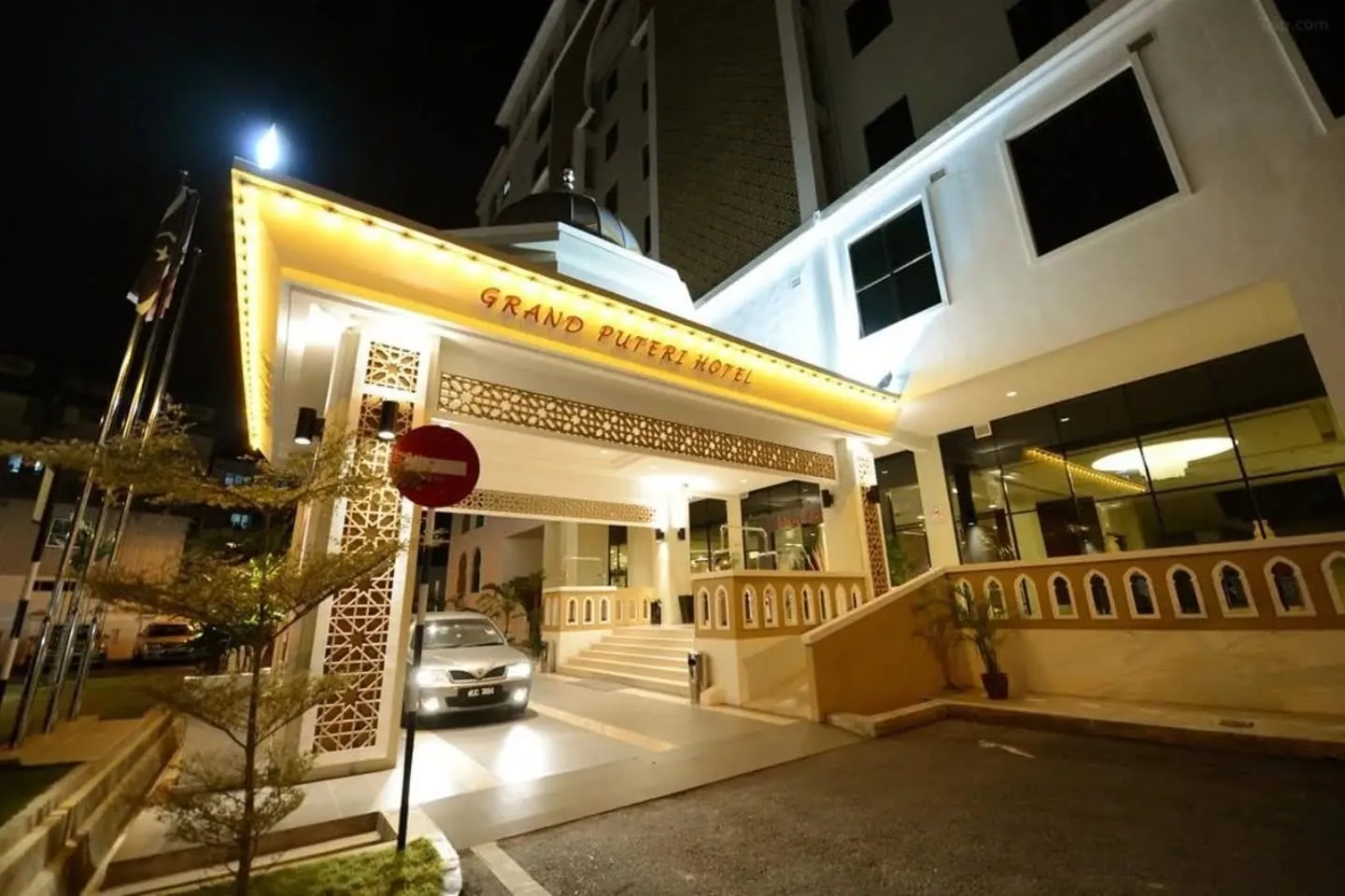 The Grand Puteri Hotel