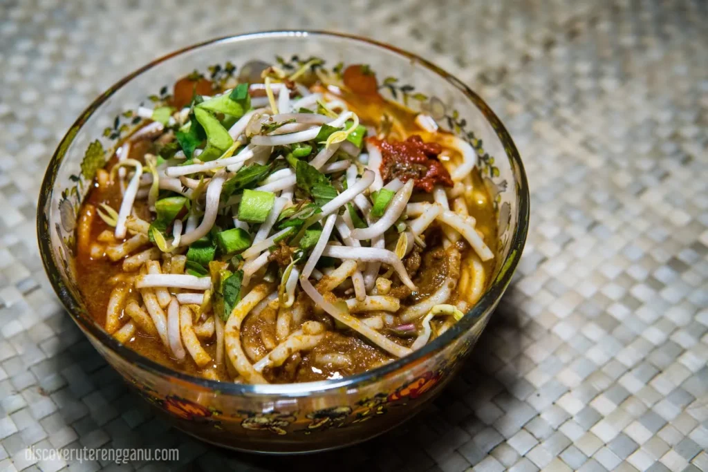 Laksa Terengganu: Laksa Kuah Putih dan Merah