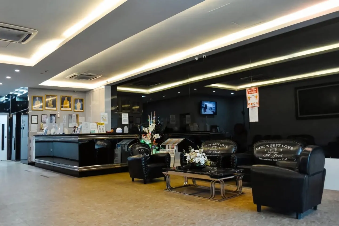 J Suites Hotel