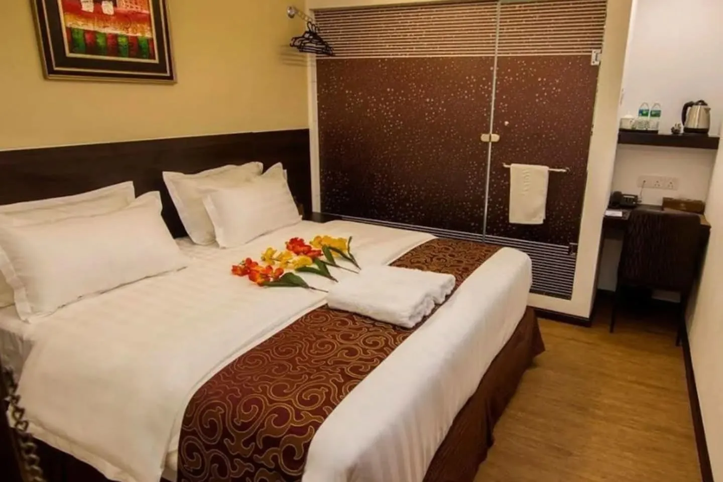 J Suites Hotel
