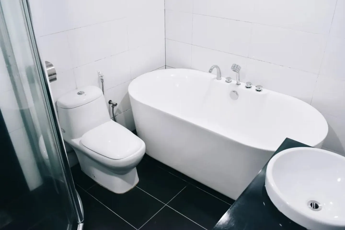 J Suites Hotel
