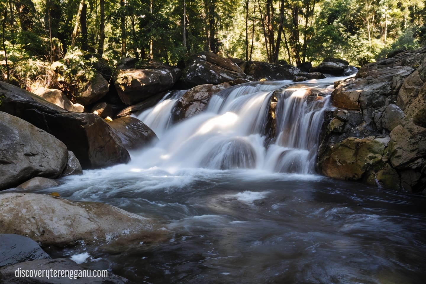 Air Terjun Lasir di Tasik Kenyir