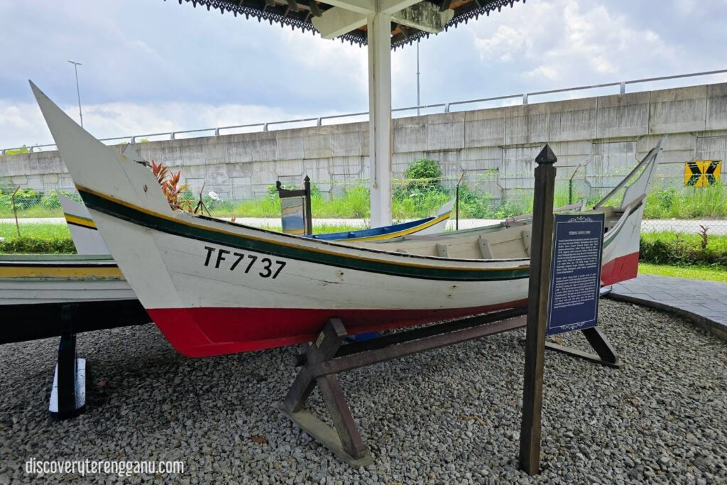 Perahu Bot Bot Tradisional Terengganu: Warisan Budaya dan Simbol Kehidupan Nelayan ...