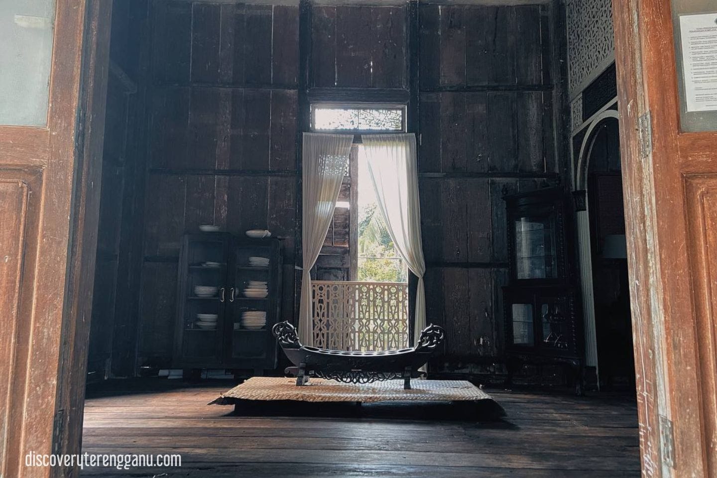 Pintu Masuk Rumah Limas Belanda