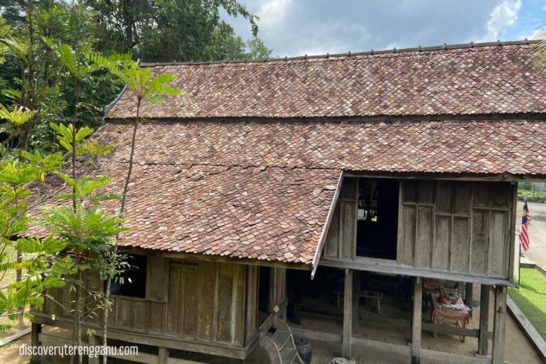 Rumah Bujang Berserambi Selasar 04121511