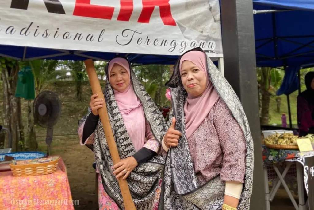Pakaian Tradisi TerdahuluPakaian Tradisi Terdahulu 04121155