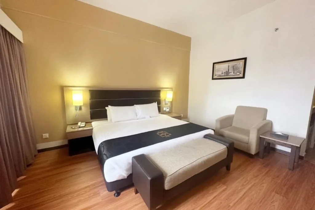 Raia Hotel Superior King Room