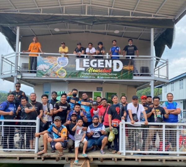 Legend Houseboat Cover Photo