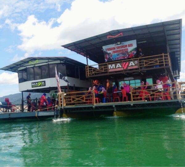 Maya 1 Houseboat Cover Photo