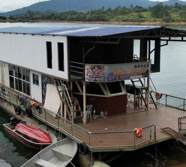 Ratu Kenyir 1 Houseboat Cover Photo