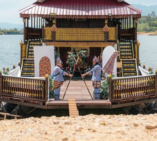 Warisan Pahlawan Houseboat Cover Photo