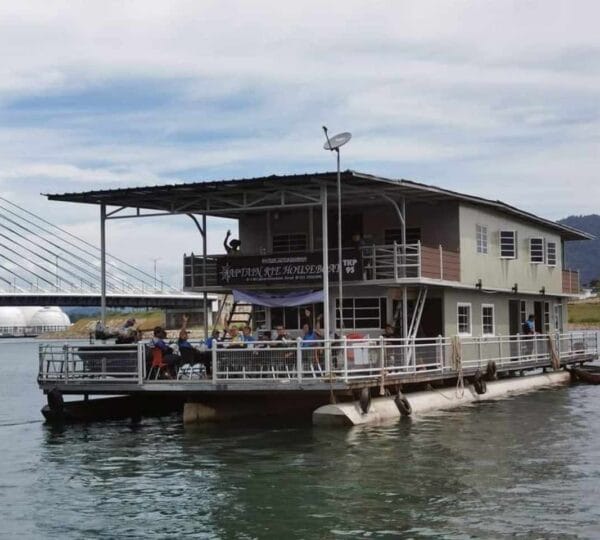 Captain Rie Houseboat Cover Photo