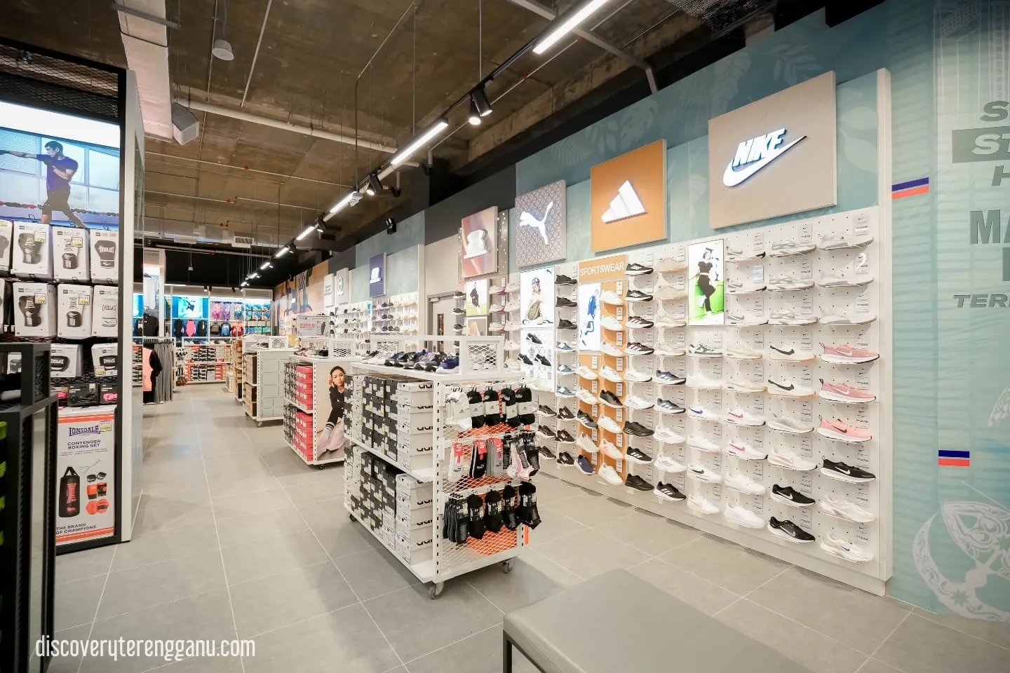 Brand Berjenama di Sports Direct 0212647