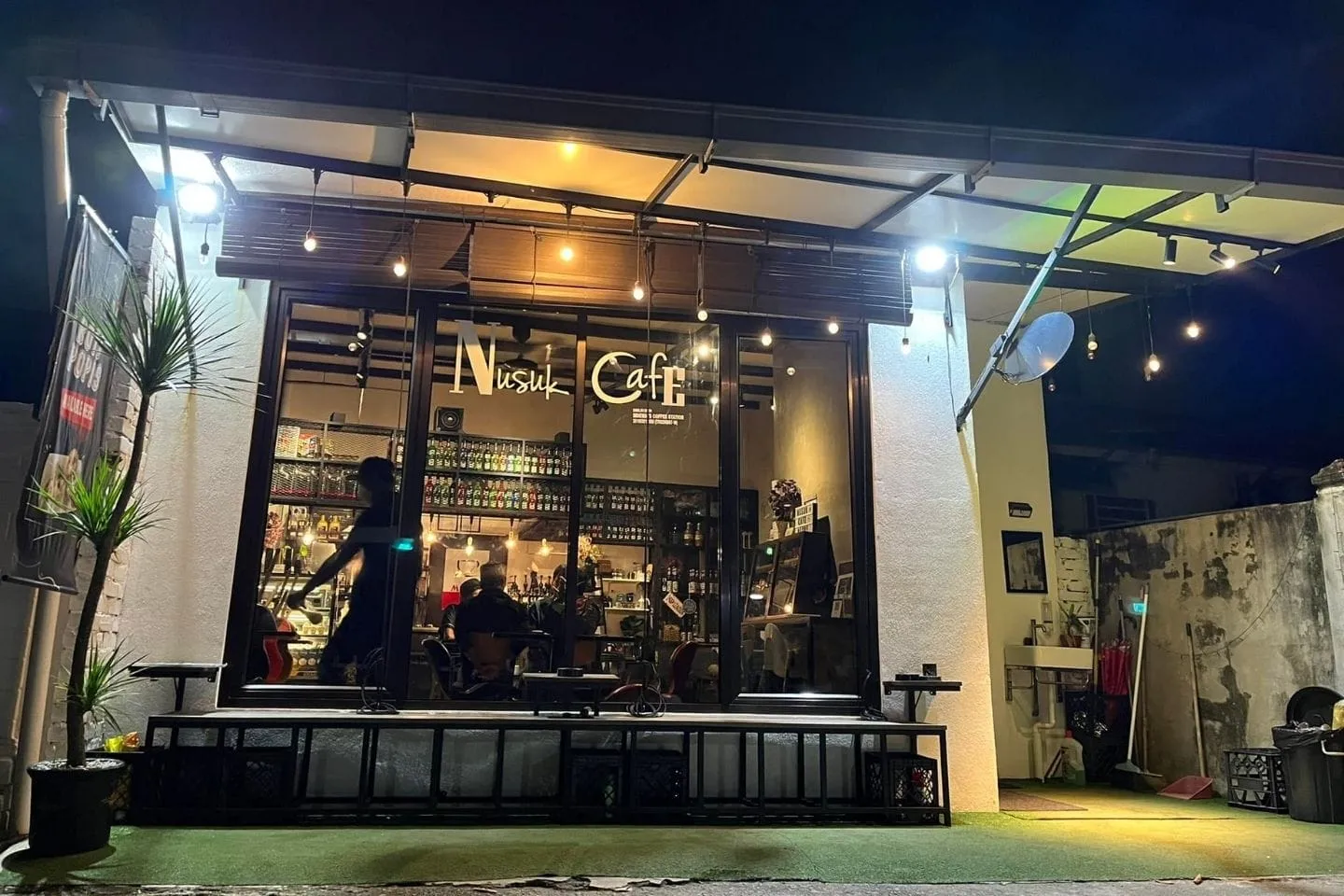 5. Nusuk Cafe