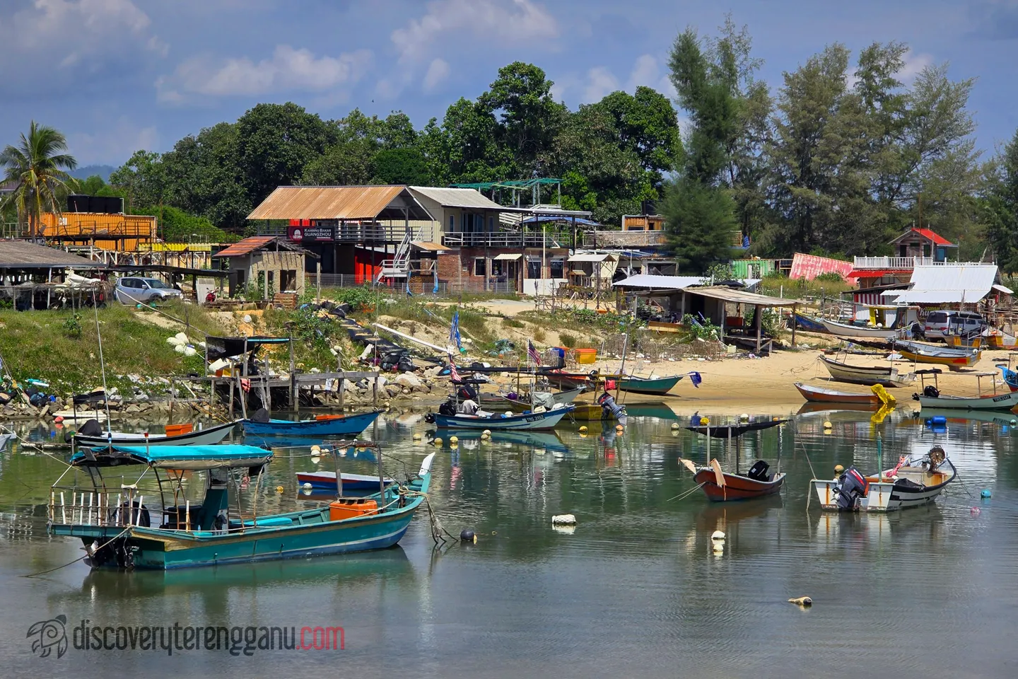 Pantai-Tok-Jembal-bersebelahan-dengan-Kincir-Angin-UMT
