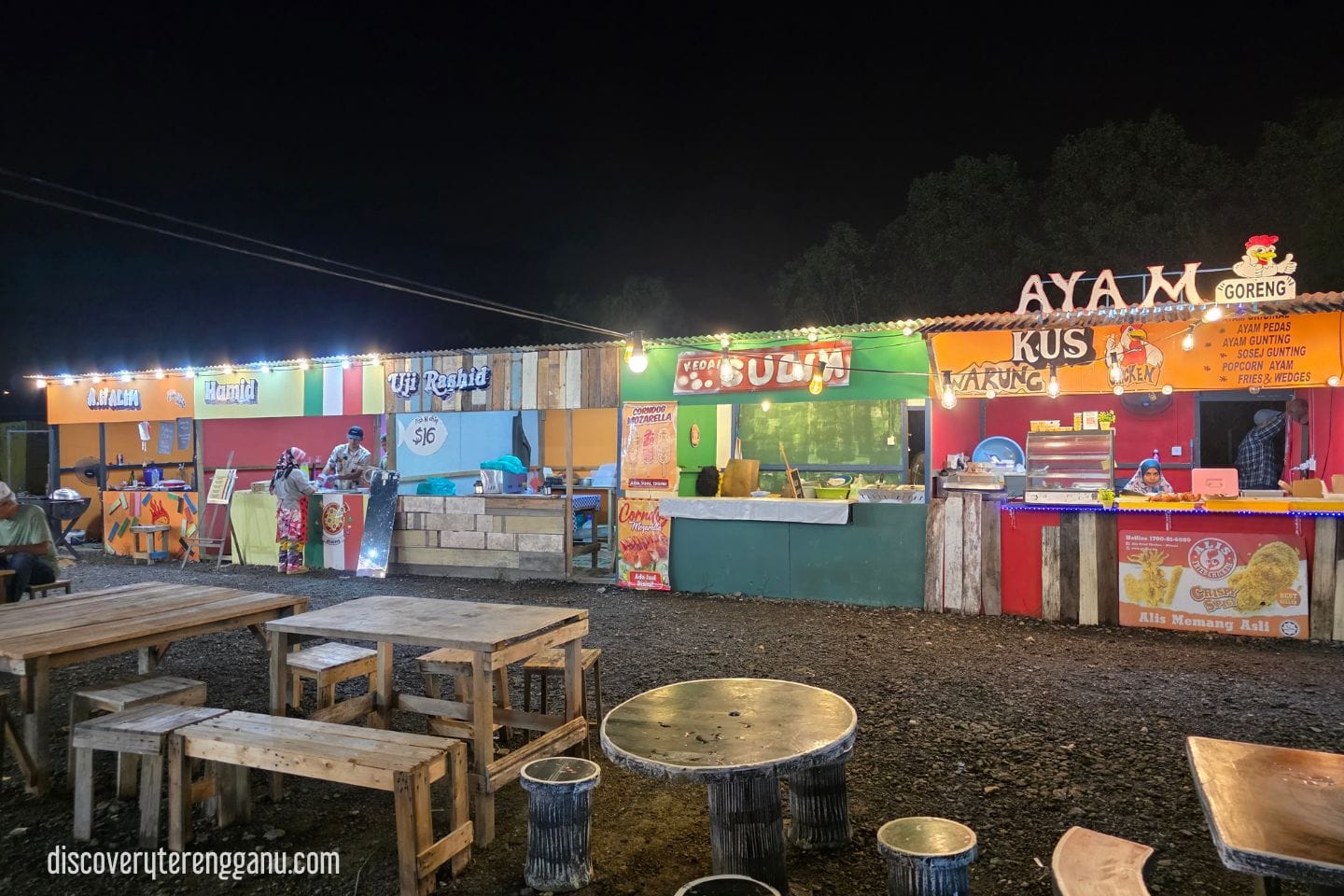 Pelbagai Gerai di Kelab Tujuh Puluh