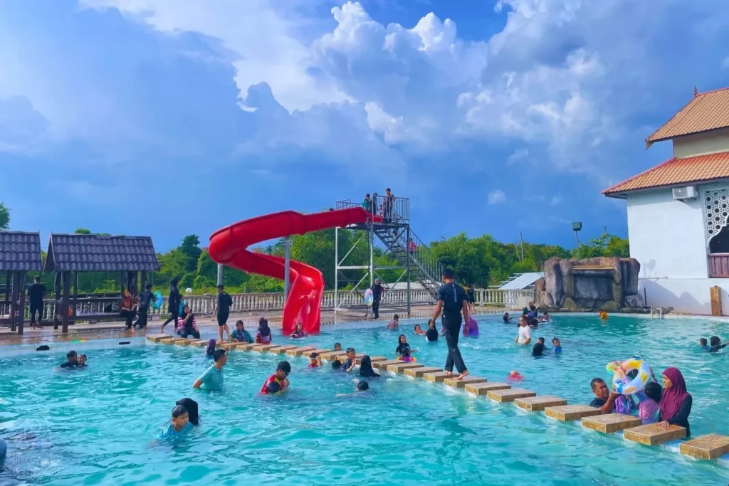 Quinara Water Park Gong Badak 15121512