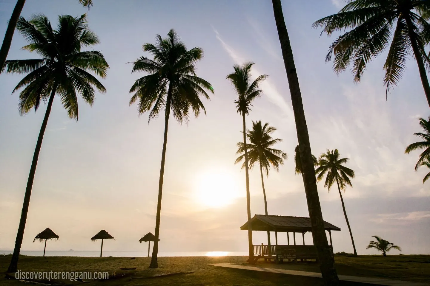 2. Pantai Mangkuk