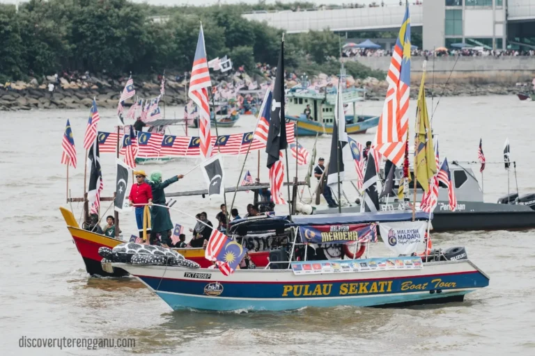 Perarakan Bot Merdeka Terengganu 2025 Semarakkan Bulan Kebangsaan ke 68