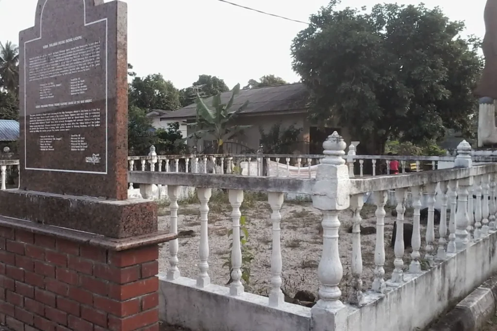 Makam Pahlawan Padang Kachung