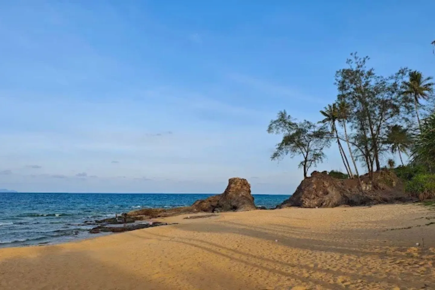 13. Pantai Batu Pelanduk