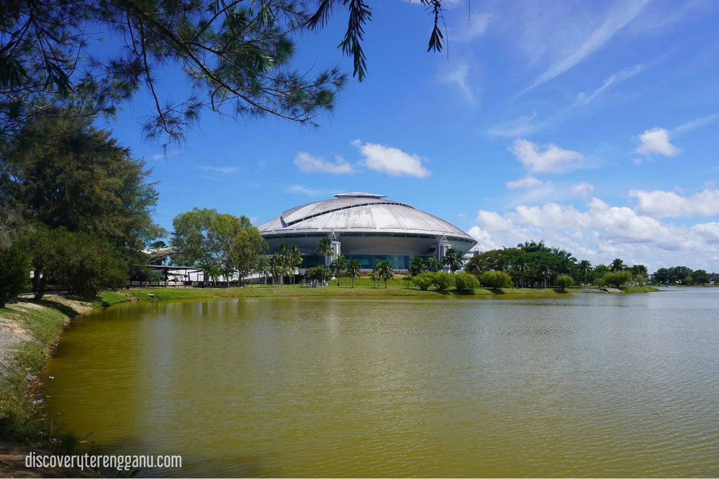 Tasik Kompleks Sukan Gong Badak