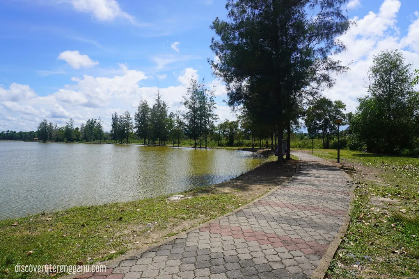Tasik Kompleks Sukan Gong Badak