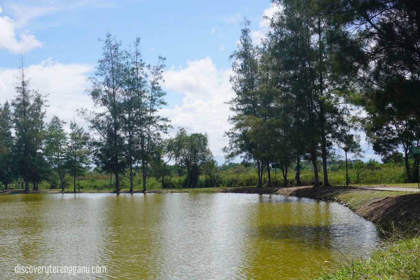 Tasik Kompleks Sukan Gong Badak