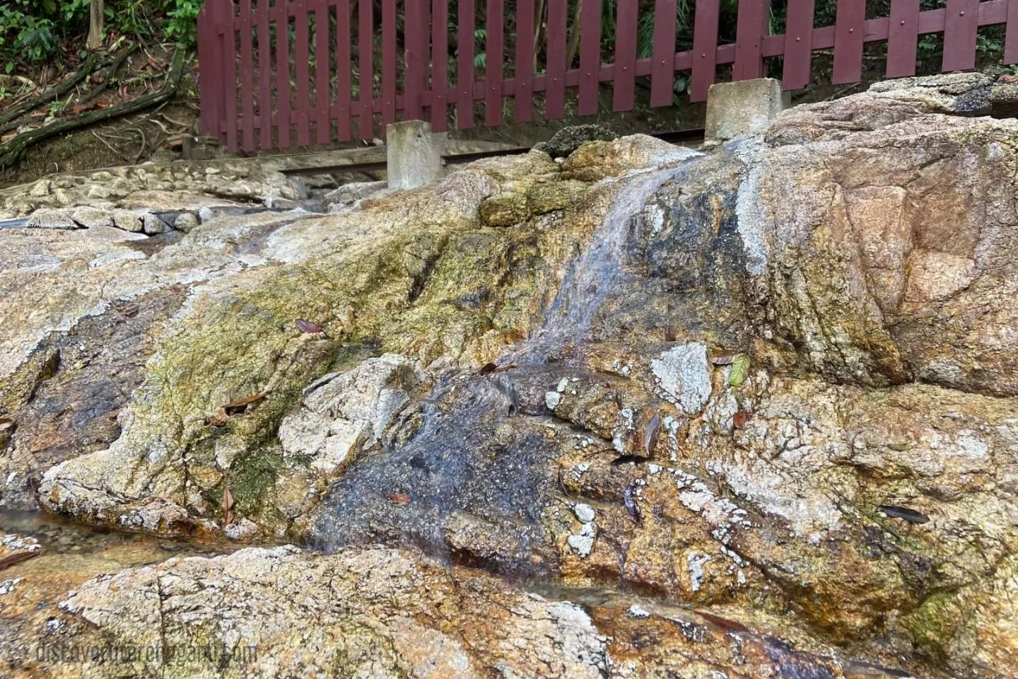 Kolam Air Panas La (La Hot Spring)