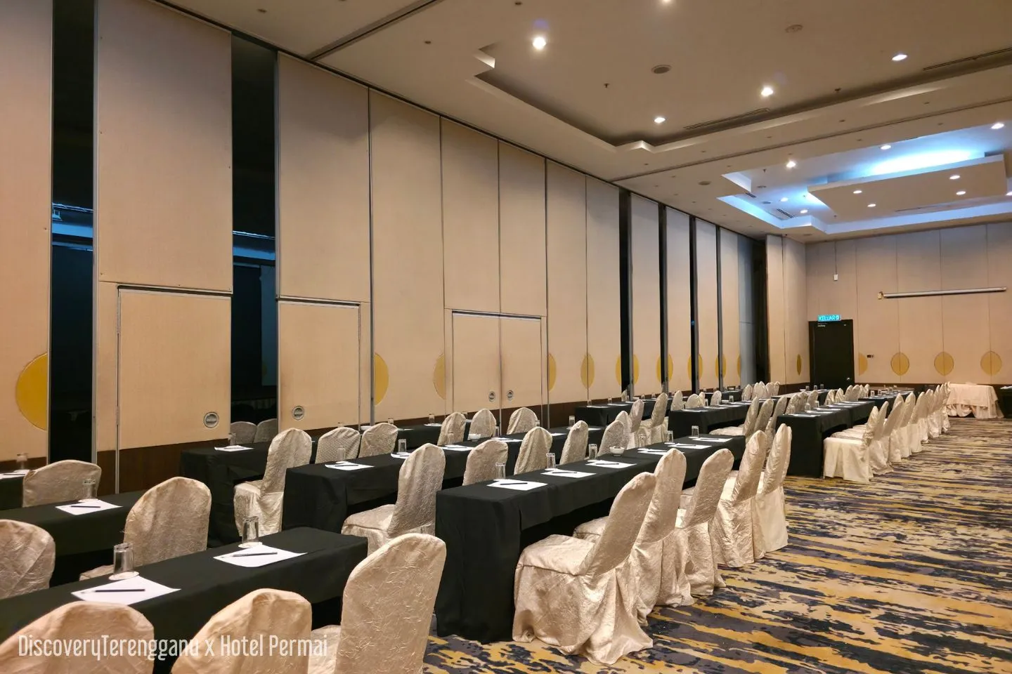 Suasana persekitaran Permai Hotel Kuala Terengganu pada waktu senja