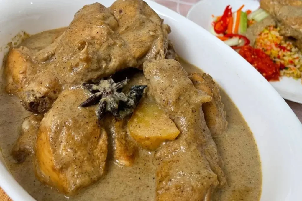 Nasi Kuning Ayam Kurma 19081247