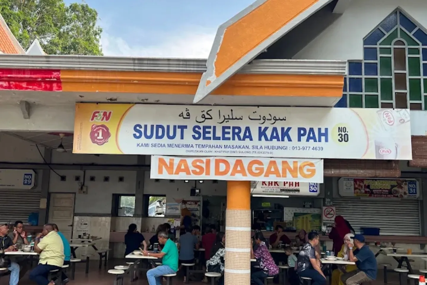 Kak Pah Nasi Dagang di Jalan Pantai Batu Burok Kuala Terengganu