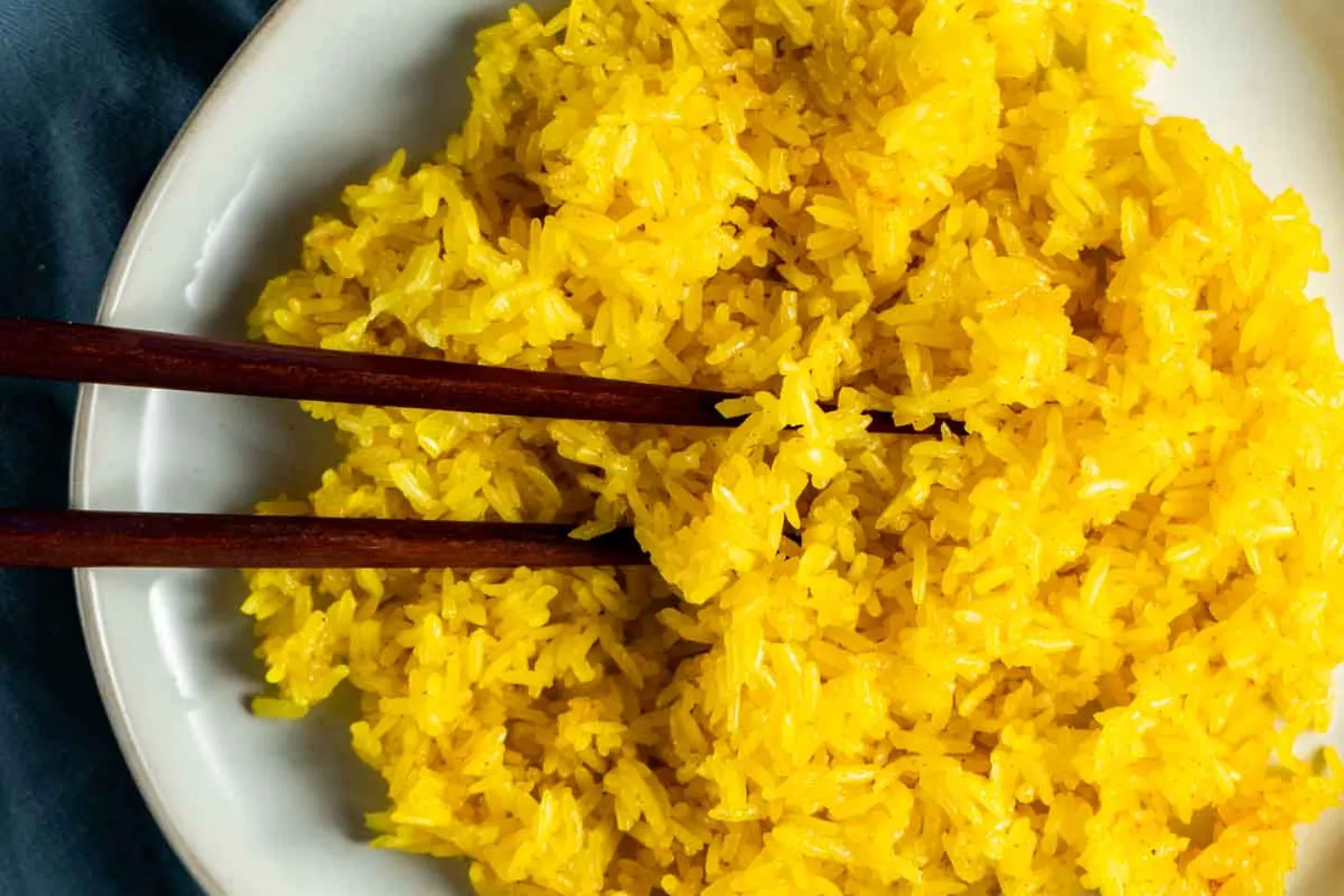 Nasi Kunyit Daging Kerutub Terengganu dihidangkan dengan kuah pekat