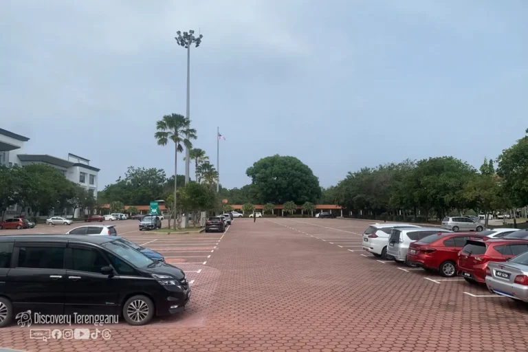 Kawasan parking Dataran Canselori UMT, Gong Badak