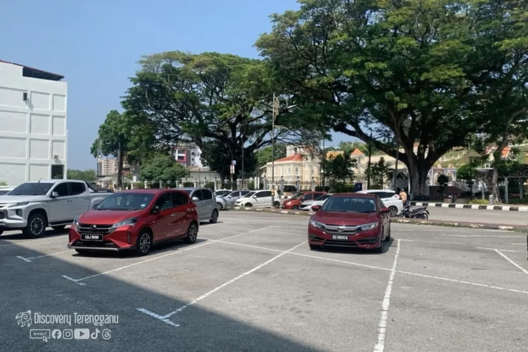 Kawasan parking Depan Istana Maziah, Bandar KT