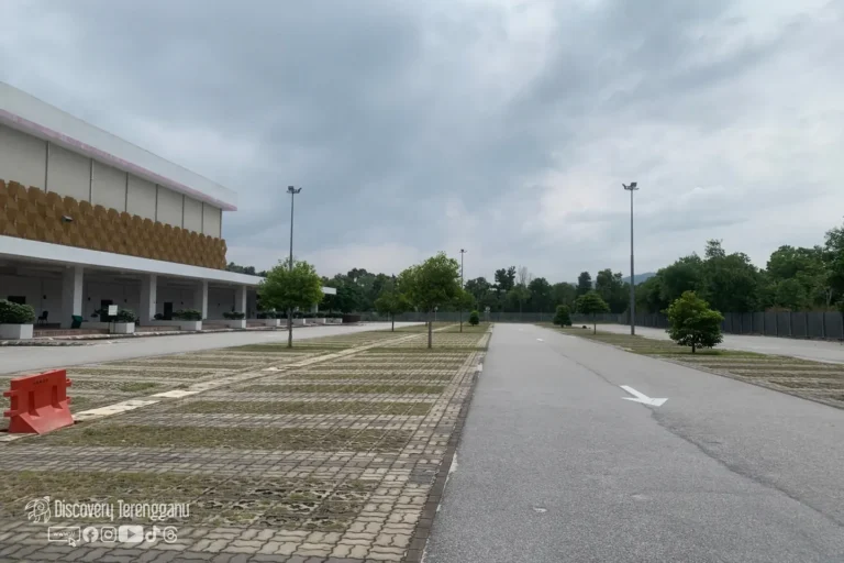 Kawasan parking Dewan Jubli Perak Kuala Nerus, Kampung Gelong Gajah