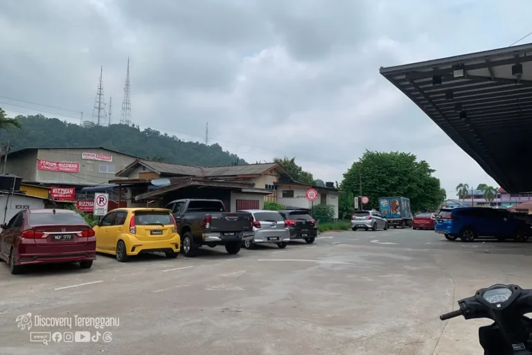 Kawasan parking Eco-Shop Kuala Terengganu II, Kampung Tok Ku Kir