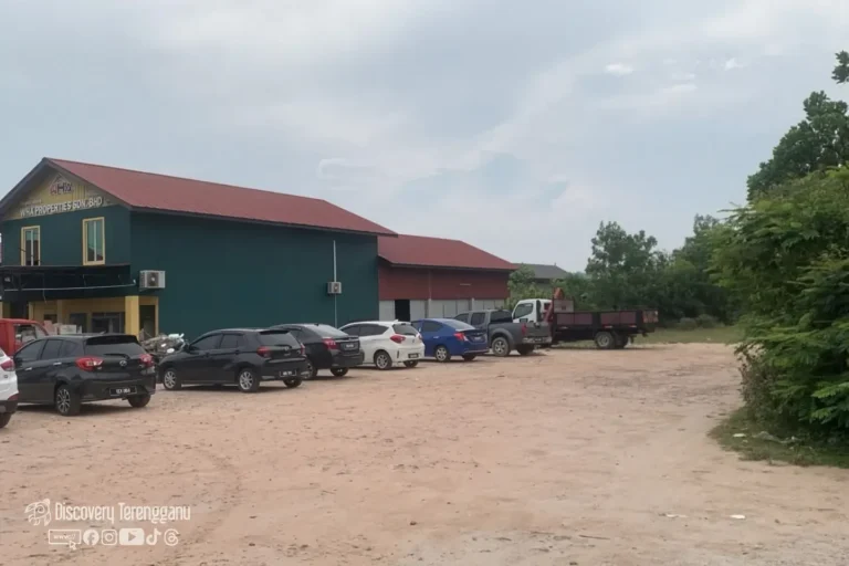 Kawasan parking Eco-Shop Tuan Muda, Kampung Banggul Tuan Muda