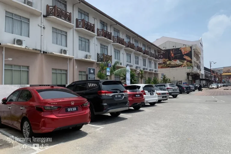 Kawasan parking Hotel Seri Malaysia KT, Cabang Tiga