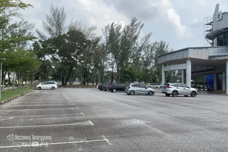 Kawasan parking Jalan Amal Gong Badak, Gong Badak
