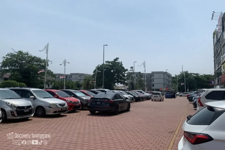 Kawasan parking Panji Curve Business Park, Kampung Gong Kapas