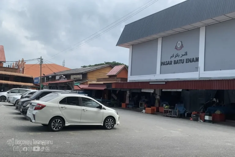 Kawasan parking Pasar Batu Enam, Kampung Air Leleh